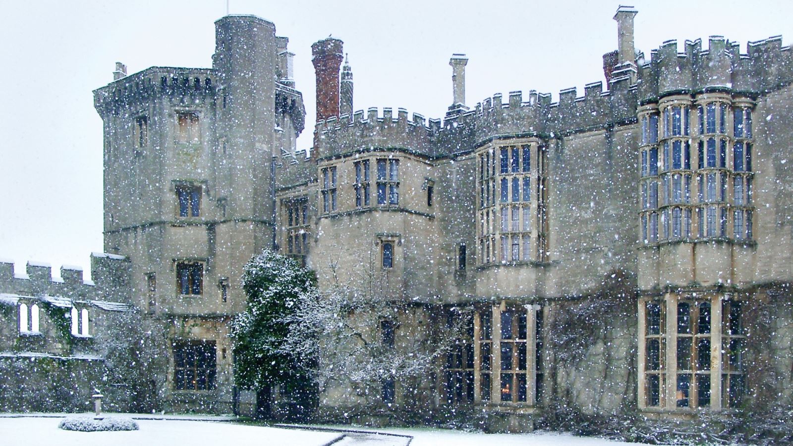 Snow falls over Thornbury Castle